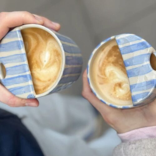 ClayClub: Tasse & To-go Becher töpfern am Di., 09.06.2026 von 17:00 bis 18:30 Uhr